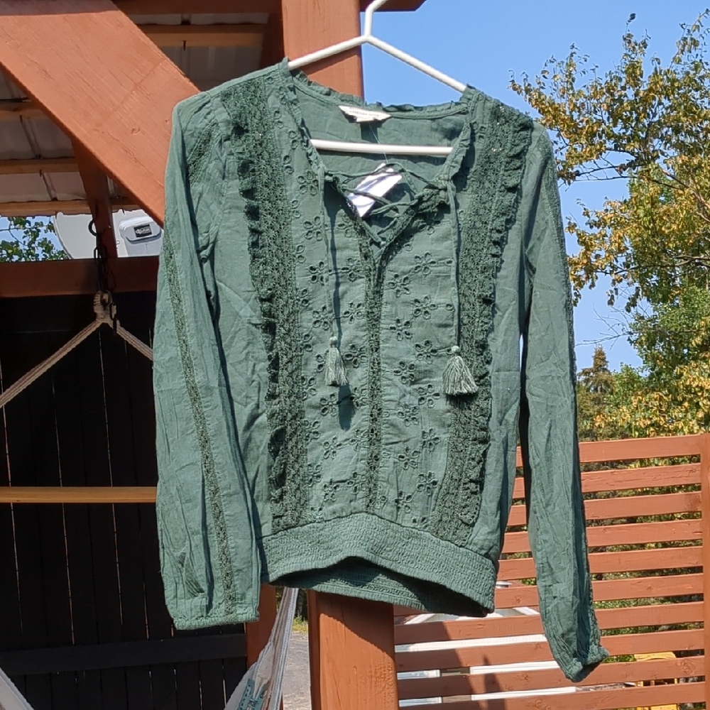 -New With Tags- American Eagle Boho Dark Green Eyelet Lace Blouse  Size S